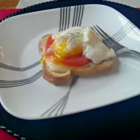 Snapdishの料理写真:Open-faced sunny side up egg|Taylor Coateさん