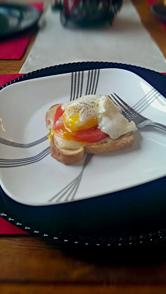 Snapdishの料理写真:Open-faced sunny side up egg|Taylor Coateさん