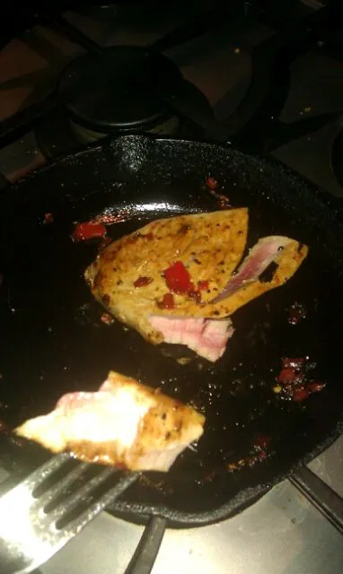 Snapdishの料理写真:overseared tuna and pepper|maia wさん