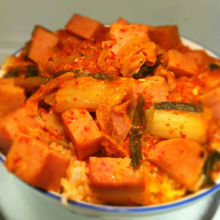 Snapdishの料理写真:Spam キムチ鍋 / Spam 김치찌개|Juliee ~ ジュリーさん