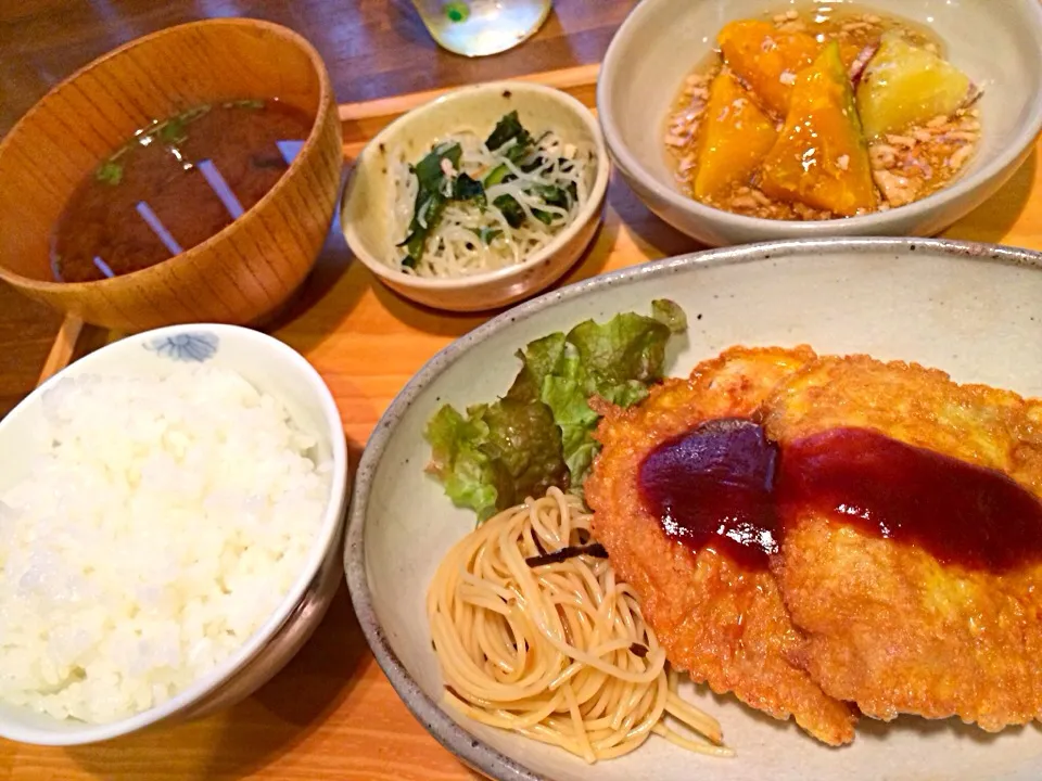 【本日のランチ】豚肉のチーズ入りピカタ定食。(ﾟдﾟ)ｳﾏｰ|JTKさん