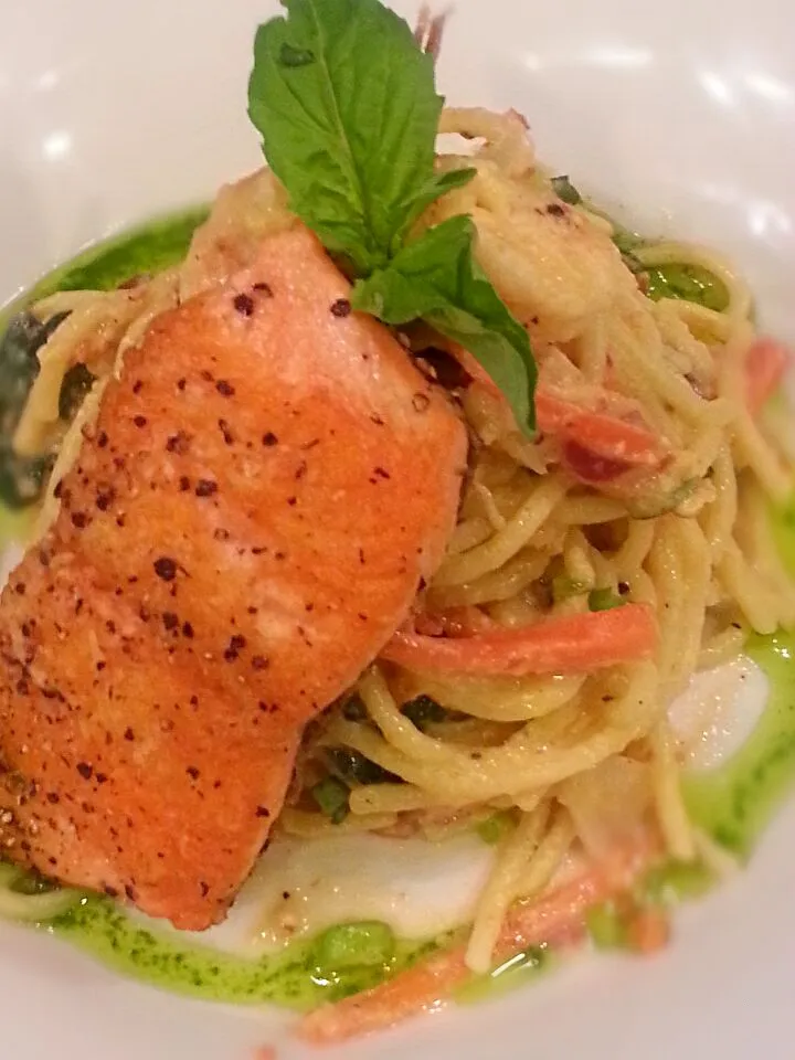 Spaghetti Carbonara with Steelhead Trout and Shrimp|Dustin Stairさん