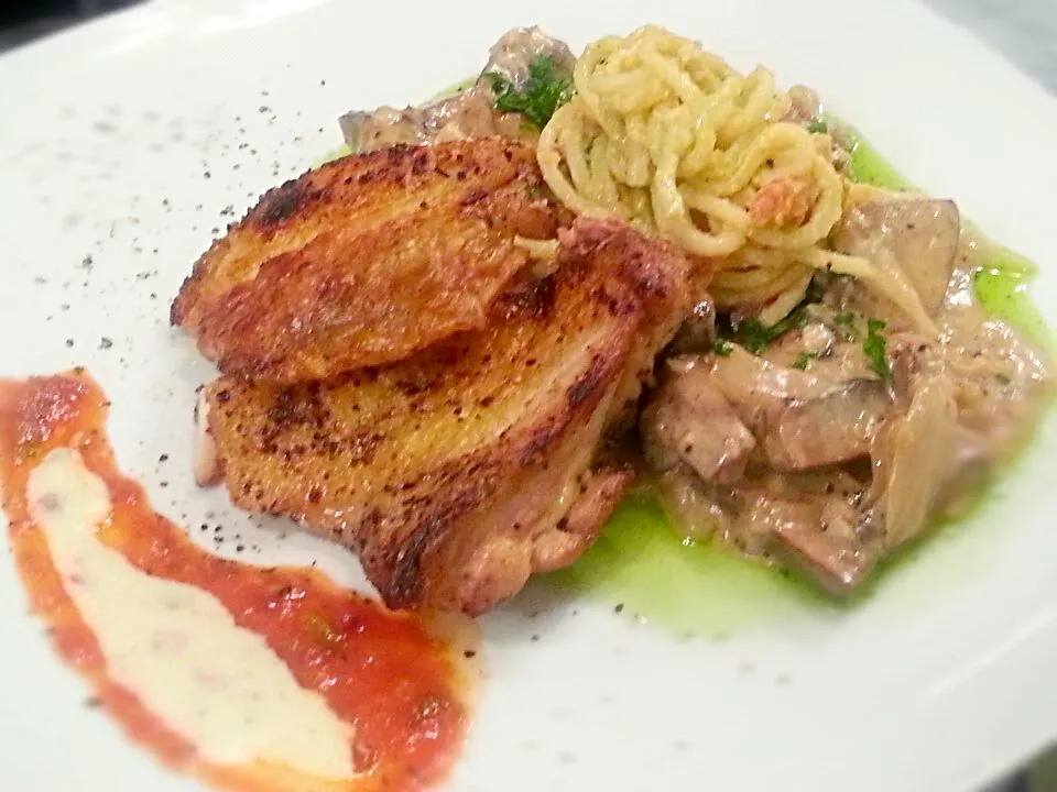 Seared Chicken with Spaghetti and Crimini Cream Sauce|Dustin Stairさん