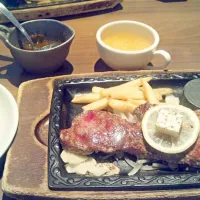 Snapdishの料理写真:サーロインステーキランチ|由紀さん