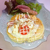 Snapdishの料理写真:ベーコンと目玉焼きのパンケーキ♡|あいさん