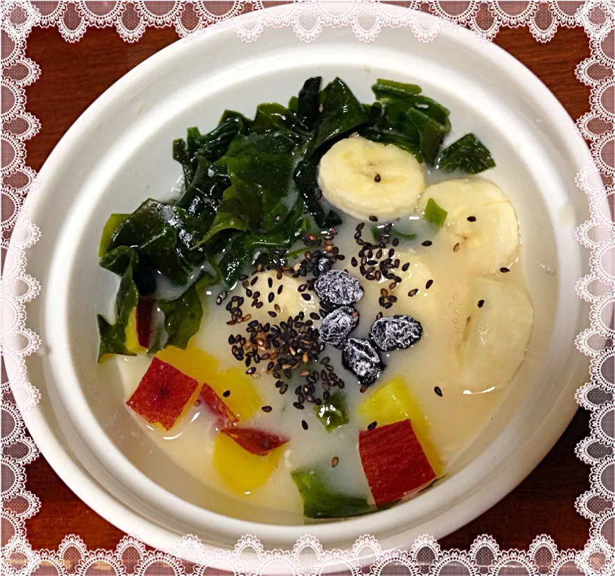 Snapdishの料理写真:☆200 kcal dessert (yakult, wakame, sweet potato, black sesame, black bean, banana)|:::Lucky:::さん