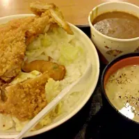 Snapdishの料理写真:貴鬆鬆，人多多的東東麵店，雞排咖哩還不錯吃|midyさん