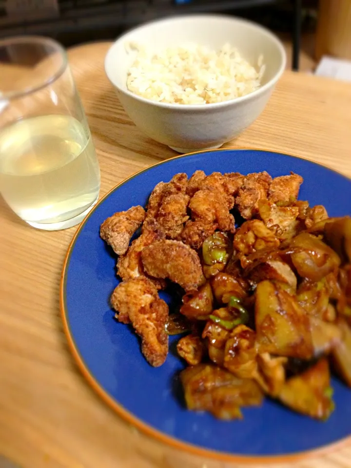 今日の晩酌。茄子の味噌炒めと唐揚げ|ennさん