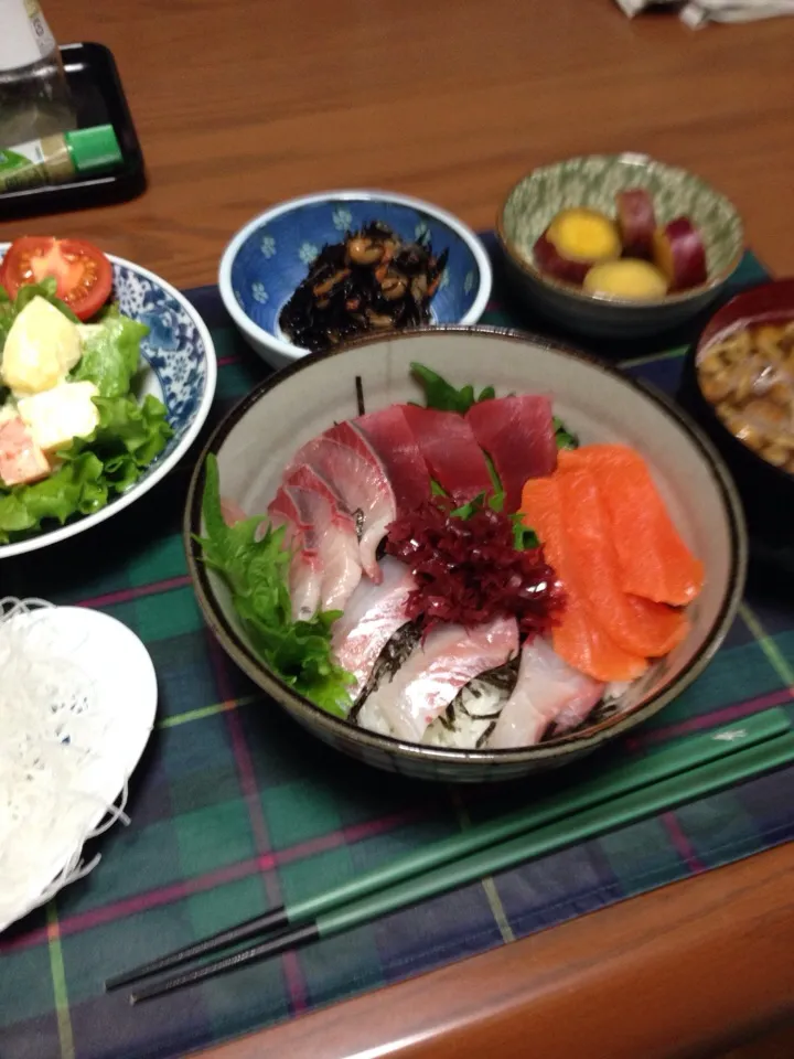 Snapdishの料理写真:お好み海鮮丼|ayakoさん