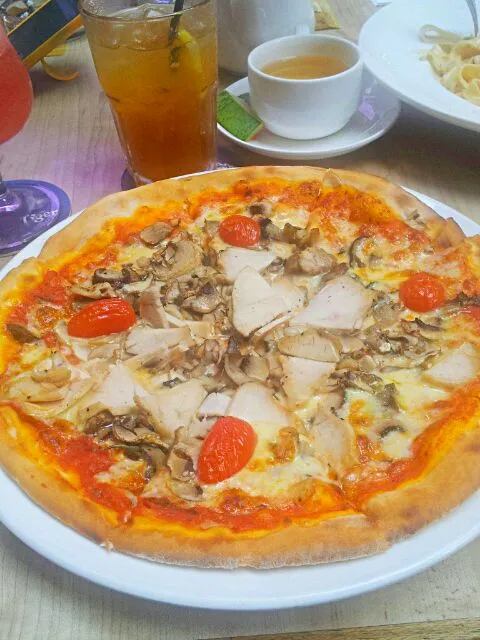 Mushroom and Chicken Pizza with Tomato base|didiさん