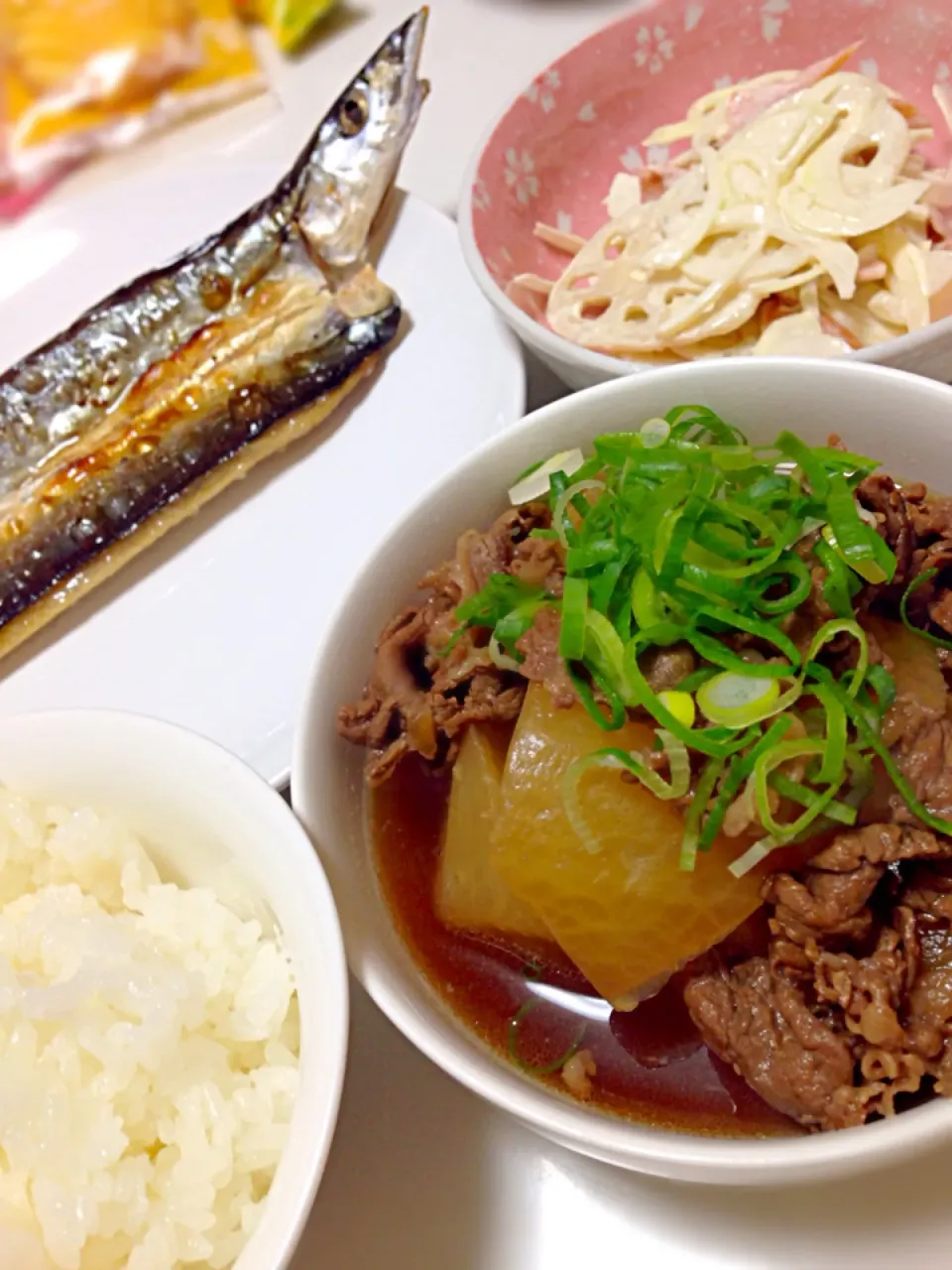 牛肉と大根の煮物♡秋刀魚の開き♡蓮根サラダ|あきこさん