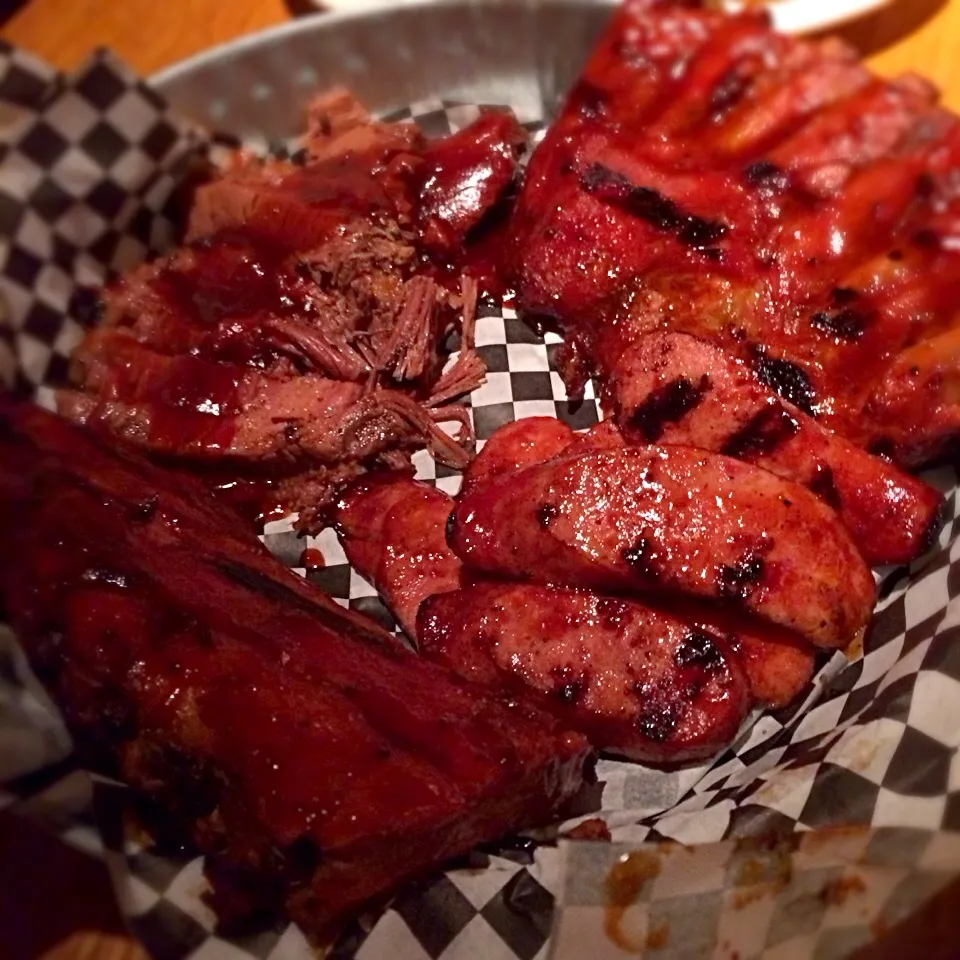 BBQ: Baby back ribs, St Louis style ribs, brisket and sausage|Junya Tanakaさん