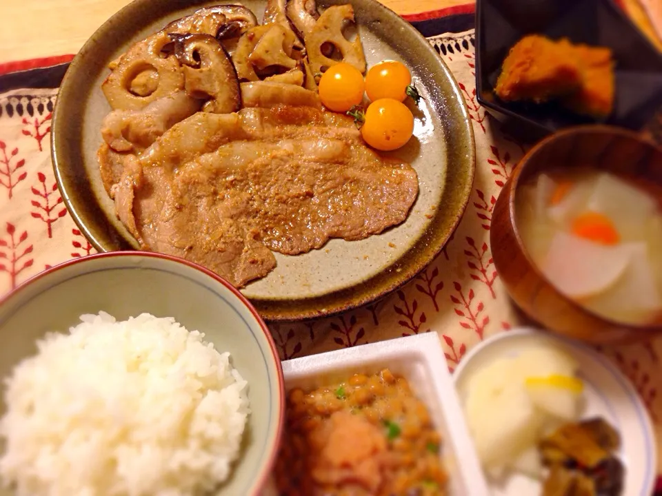 Snapdishの料理写真:生姜焼き定食|Riccaさん