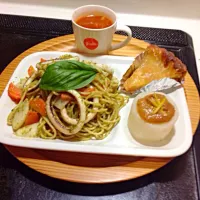 イカとかぶのジェノベーゼパスタとふろふき大根自家製柚子味噌かけと洋梨のタルト|Mie Okaさん