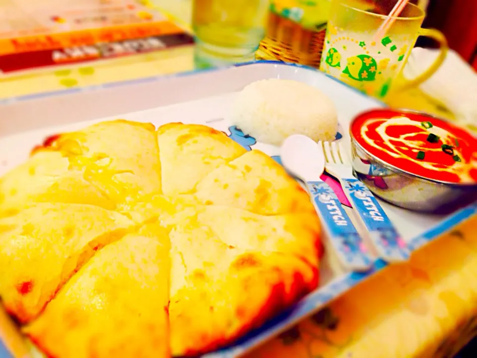 お子様セット💛チーズナンとバターチキンカレー|きゅうちゃんさん