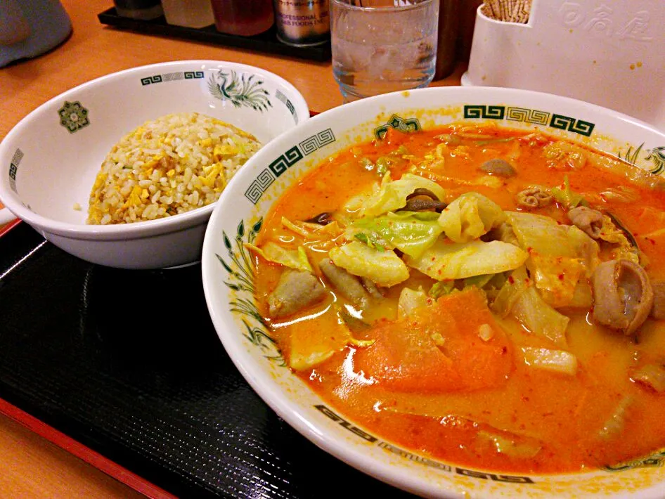 Snapdishの料理写真:モツ野菜ラーメン|毛利  都亜さん