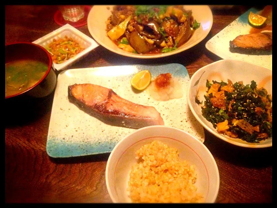 麻婆茄子と鰆の塩焼きと大根の葉の炒め物とお味噌汁|トキロックさん