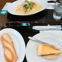 Snapdishの料理写真:アボガドとエビのクリームチーズスパゲティ
ゴーダチーズとハム
ニューヨークチーズケーキ|なつこさん