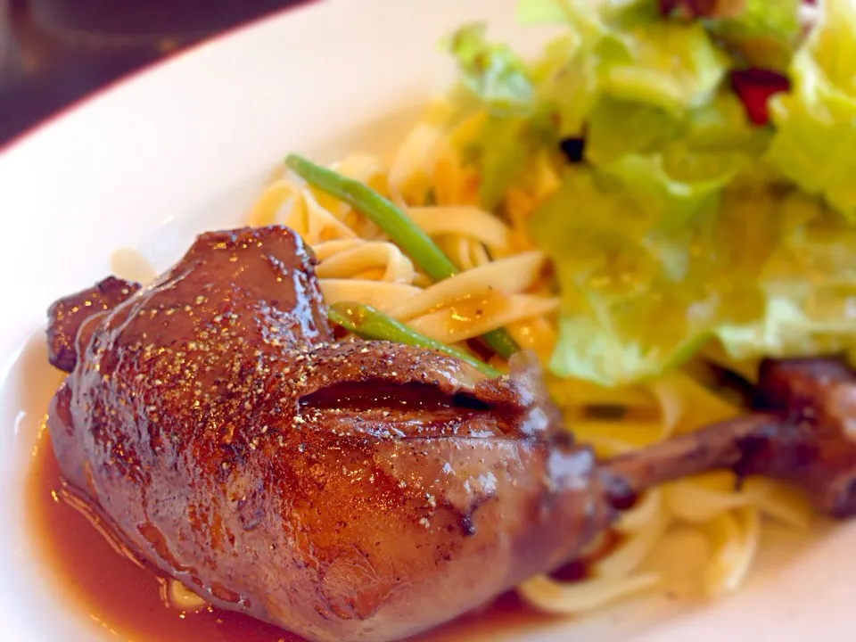 骨付きモモ肉の赤ワイン煮|きなこさん