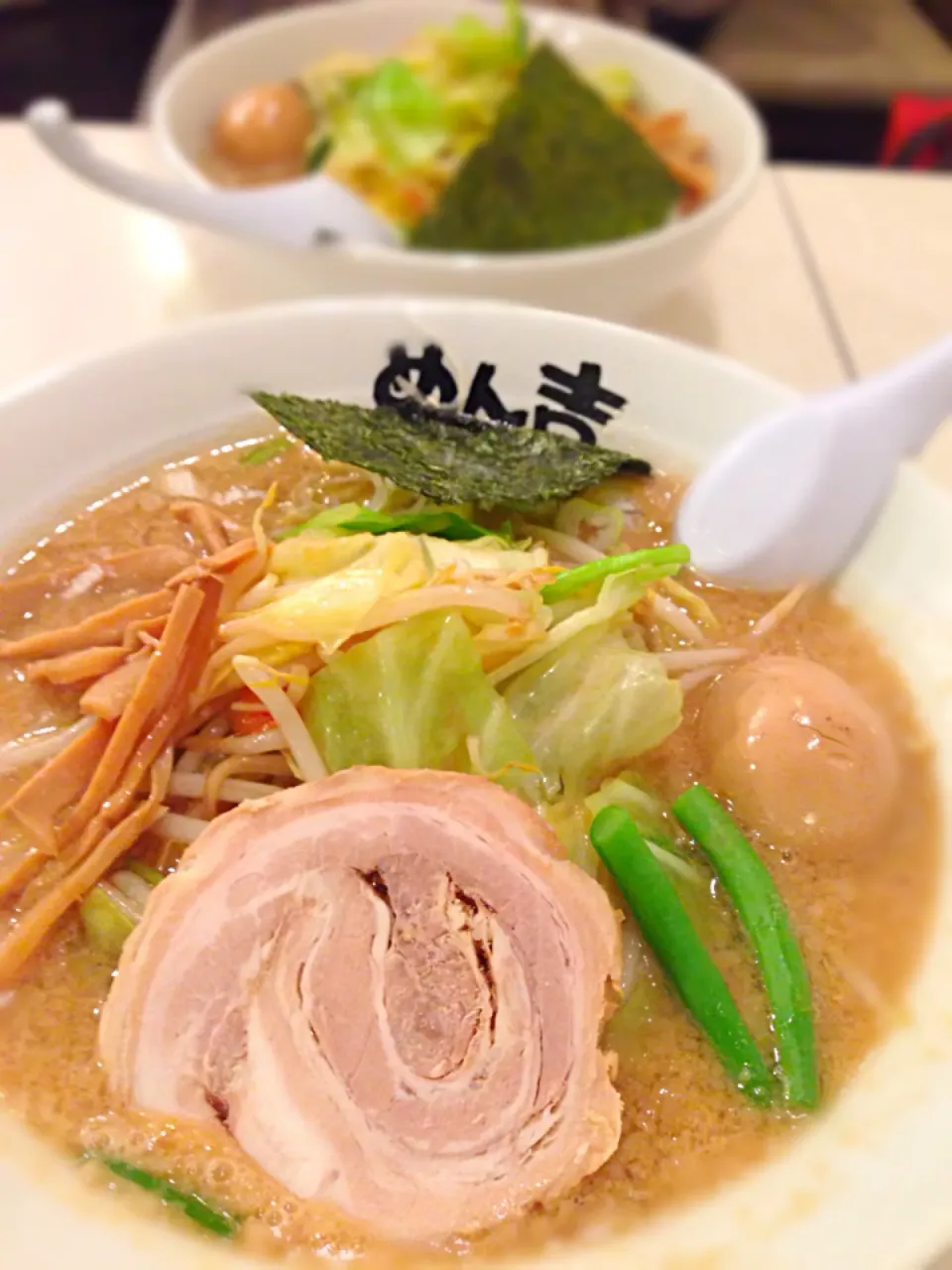 豚骨味噌ラーメン。屋台とんこつらーめん めん吉 柏駅店にて。こってり、しっかり味だけど、しょっぱくなくて、うまかった。|akkioさん