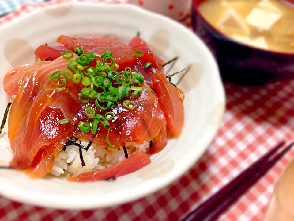 Snapdishの料理写真:シンプル☆マグロ丼|なみえもんさん