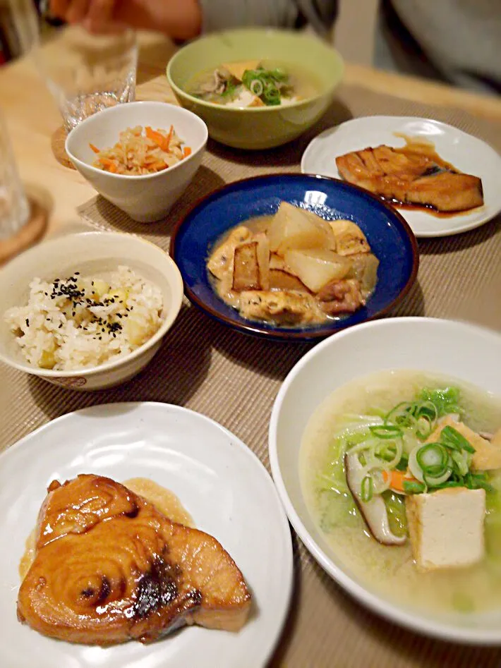 Snapdishの料理写真:さつま芋ご飯♪カジキの煮魚♪豚汁♪(*´∀｀)|Akane  Takahashiさん