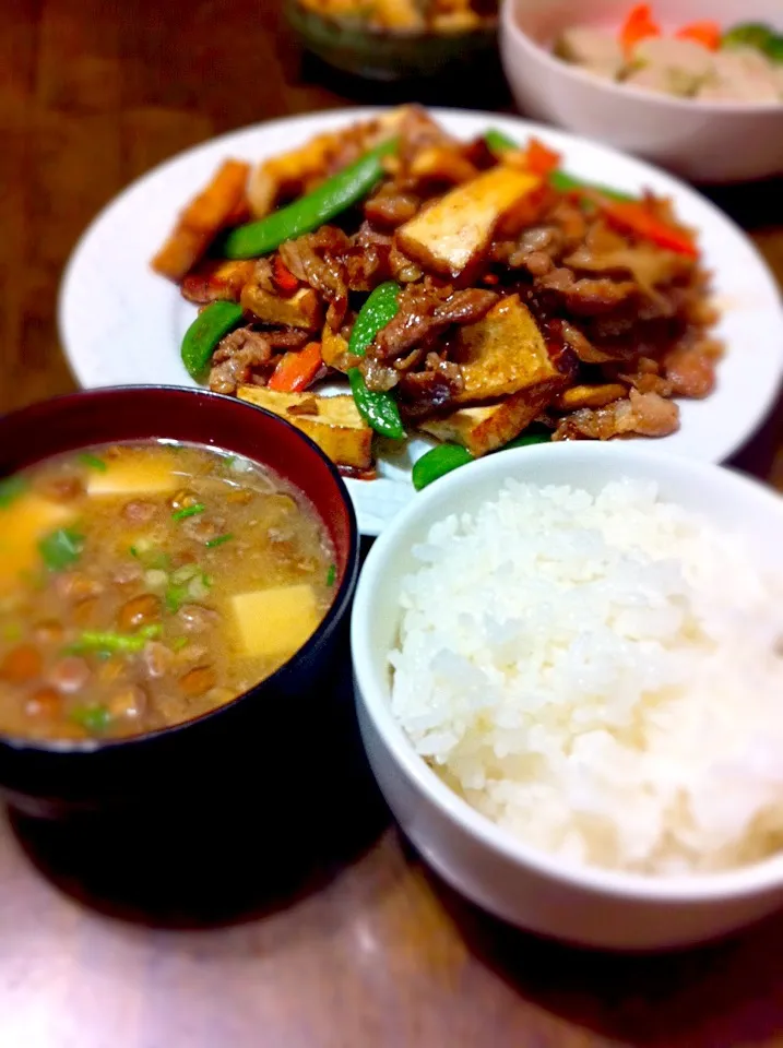 土曜三兄弟の晩飯〜厚揚げと豚肉を、中華な味で炒めたやつ|いよこ🍻さん