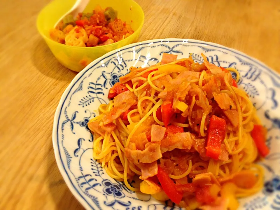 ベーコンパプリカのトマトソースパスタ。|はるさん