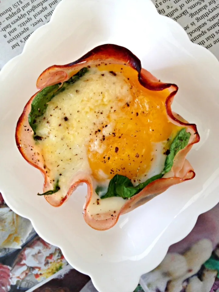 Baked eggs in ham cup|12Dragonさん