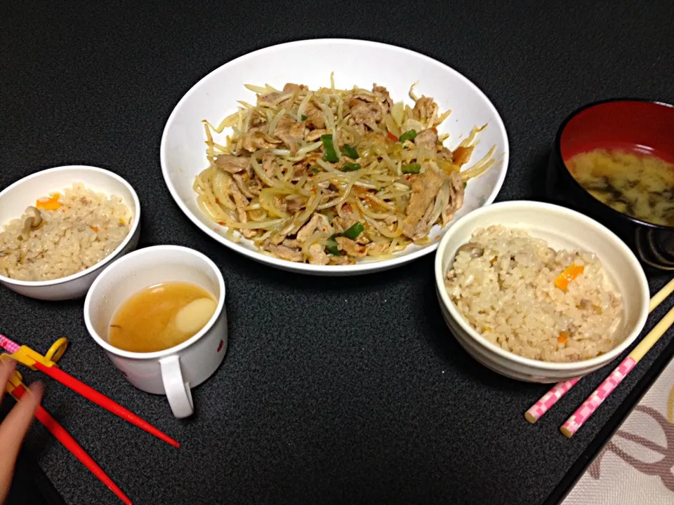 もやし入り野菜炒め•炊き込みご飯|うるしちかさん