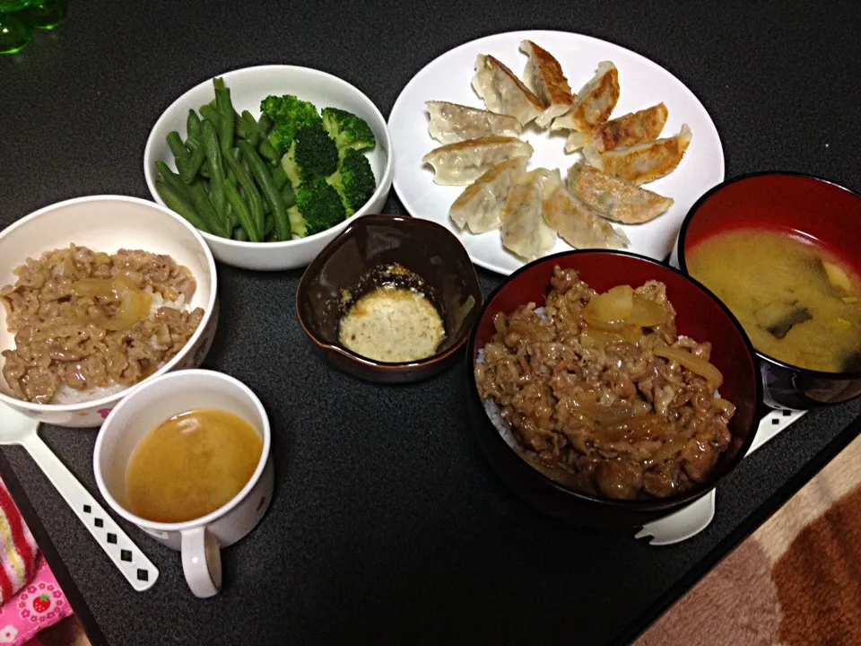 牛丼•いんげん•ブロッコリー•焼き餃子|うるしちかさん