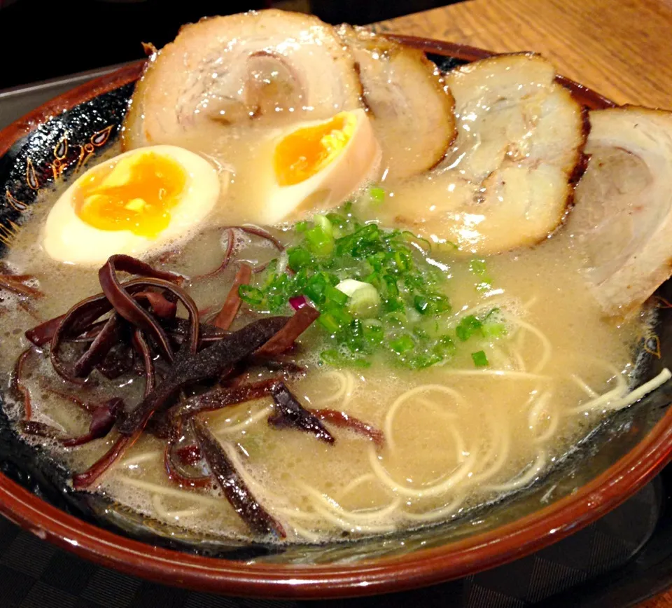 Snapdishの料理写真:Tonkotsu ramen@Tonkotsu  Itto, Ramen Champion|coxiella24さん