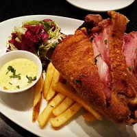 Snapdishの料理写真:Roasted Pork knuckle|Ernest Tseさん