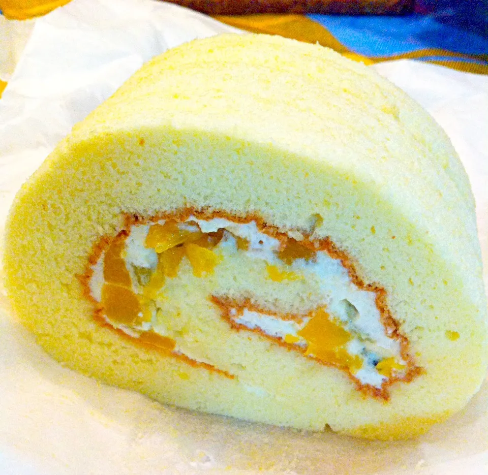 Swissroll with peach n kiwi|shirlynさん