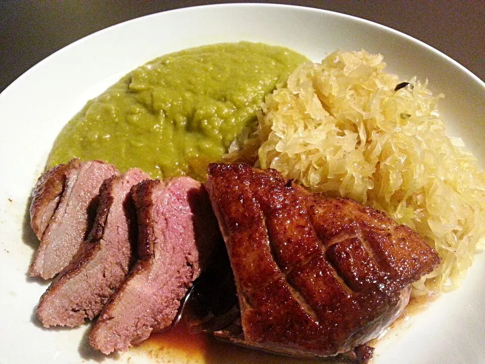 Duck breast,  sauerkraut and mashed peas|Frank&Jolanda - Eteninbeeldさん