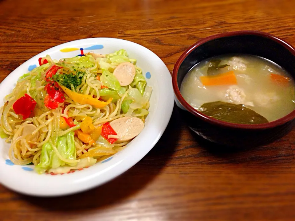 Snapdishの料理写真:塩焼きそば。鶏団子白湯|ささやんさん