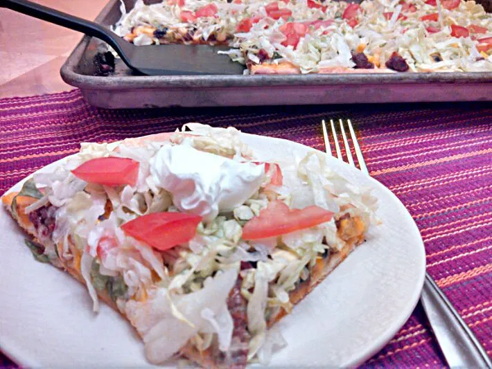 Chorizo pizza with salsa, black beans and corn|Sashi Steinerさん