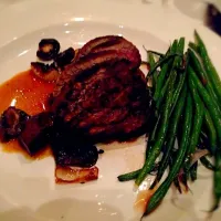 Snapdishの料理写真:Sliced Filet Mignon, Wild Mushrooms, Onions, French Beans|Chris Rothさん