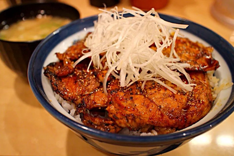 かみこみ豚丼 並|マハロ菊池さん