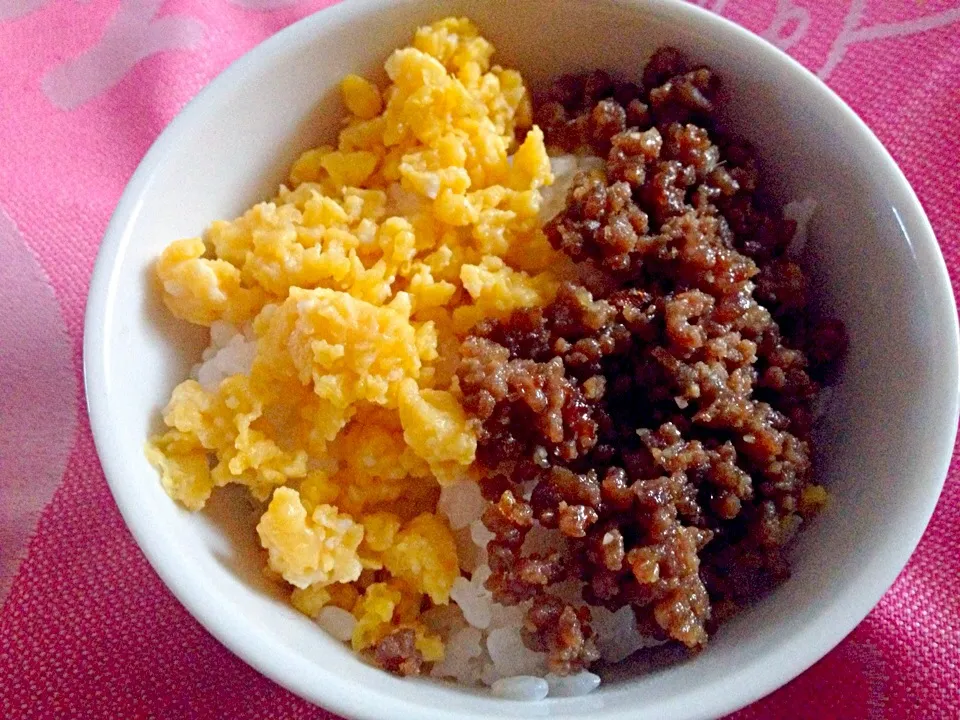 たまごとそぼろの二色丼♡|みさとさん