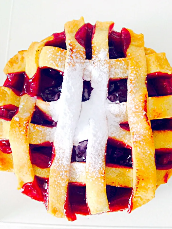 Snapdishの料理写真:Cherry Pie|Erika Iijimaさん