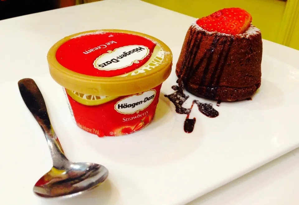 心太軟Chocolate lava cake with Haagen-Dazs ice-cream|PeonyYanさん