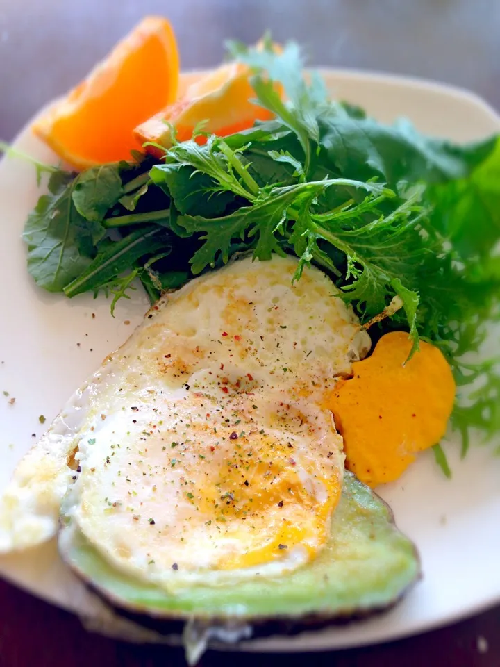 Fried egg in avocado|みぃさん