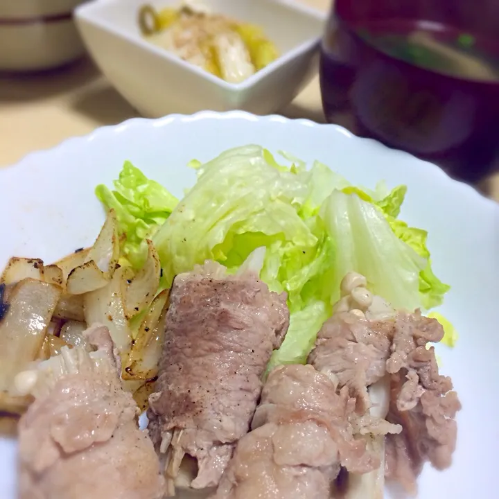 長芋とえのきの豚肉巻き、ニラとしめじのスープ、白菜の浅漬け|はしもさん