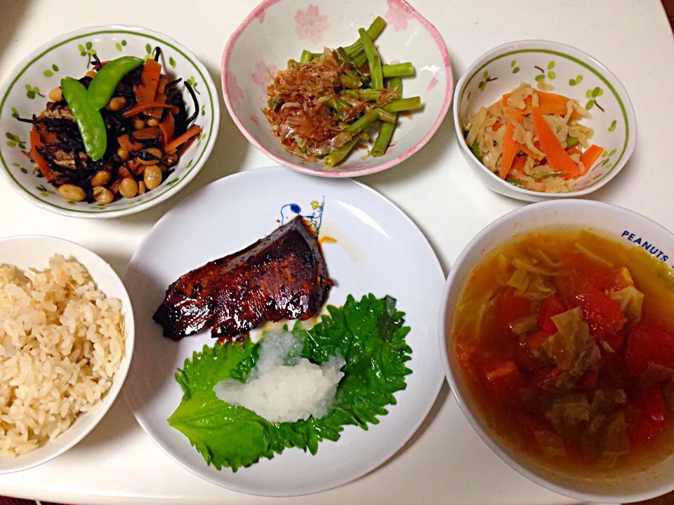 生姜ご飯 ぶりの照り焼き トマトスープ ひじき煮 インゲンおひたし 切り干し大根|えりかさん