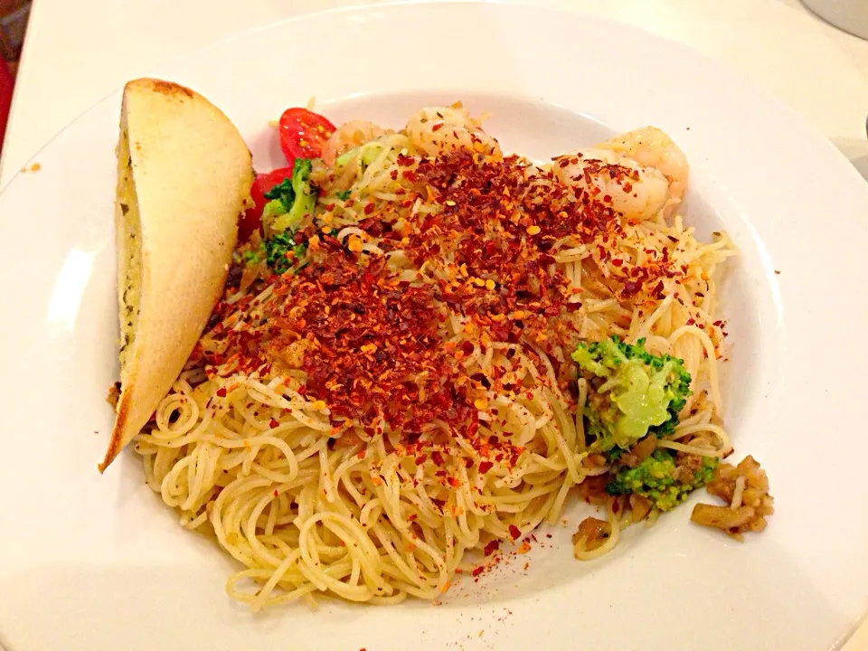 Spaghetti Aglio e Olio with Shrimp|Cerisseさん