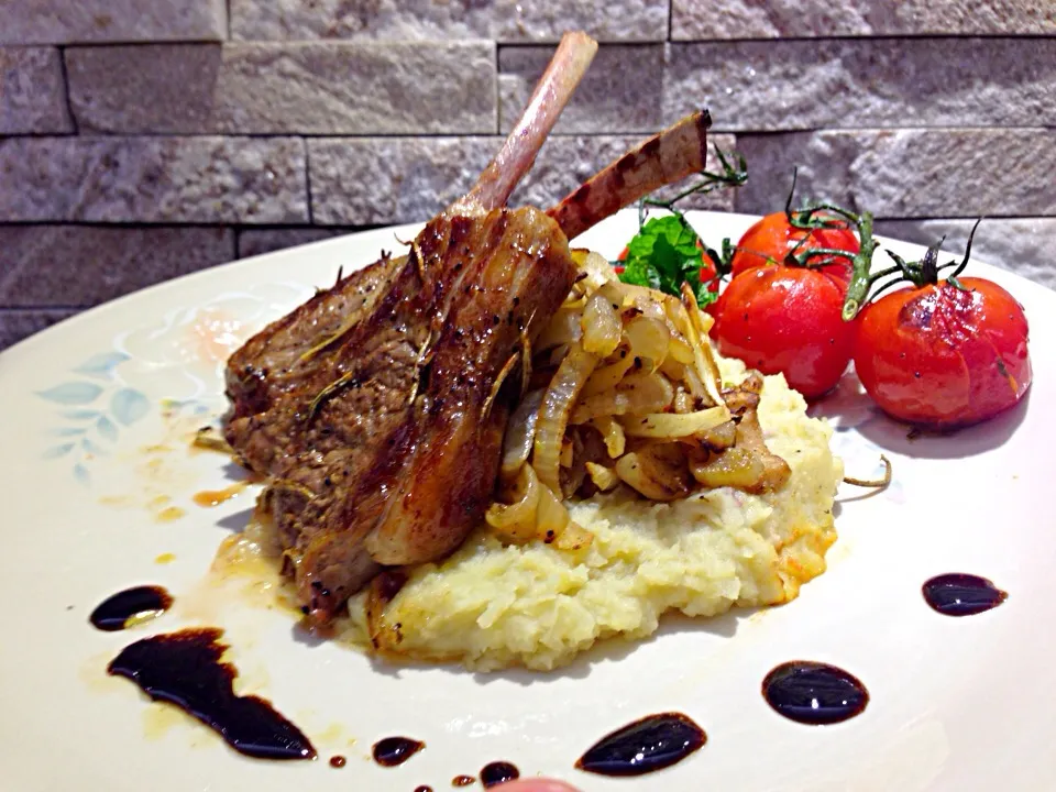 Snapdishの料理写真:Lamb chop with mash sweet potatoes|Misstyさん