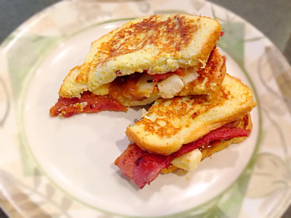 French toast pb maple syrup mix banana and bacon sandwich|Michelle Millerさん