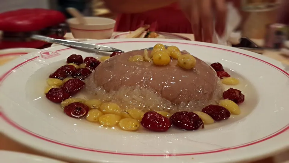 sticky rice topped with mashed taro and ginkgo and jujube in syrup ....|sachaさん