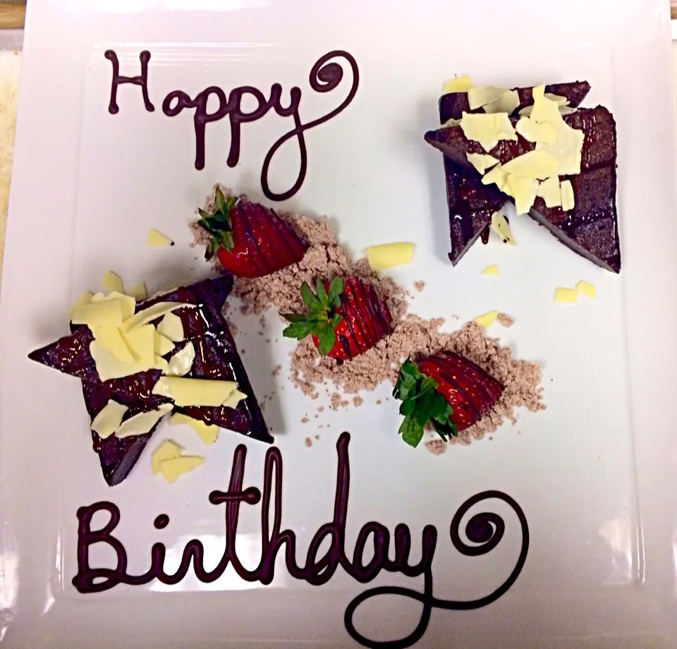 Snapdishの料理写真:Fudge brownie birthday plate with Nutella powder and chocolate drizzled strawberries|Tasha Jonesさん